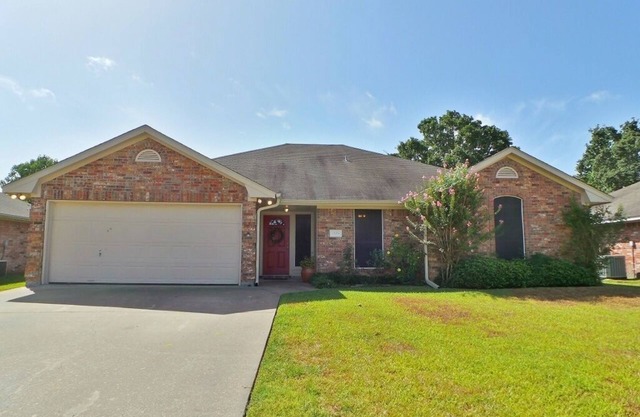 Wonderful, Spacious, Upscale Game Day home just 5 miles from Kyle Field!