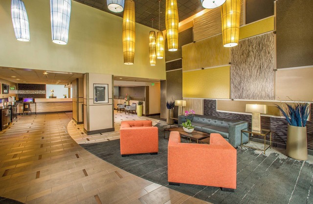 Wonderful Stay! Outdoor Pool, Parking, Pets Allowed, Near Bellevue Square
