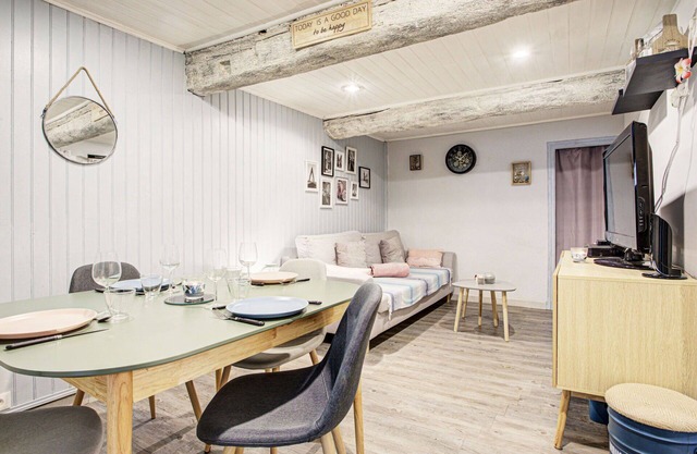 Wonderful villa for 6 guests with WIFI, A/C, TV and parking