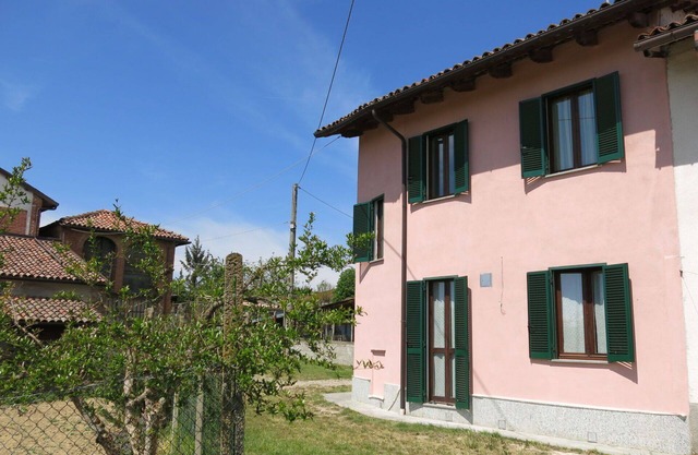 Wonderful villa for 5 guests with WIFI, TV, patio and parking