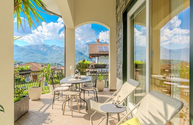 Wonderful villa for 6 guests with A/C, WIFI, TV, balcony, pets allowed and panoramic view