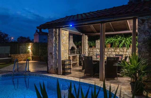 Wonderful villa for 6 people with A/C, private pool, hot tub, WIFI, TV, terrace and pets allowed