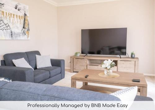 Wonderful Windred - Quiet & Homely, 4 Smart TVs