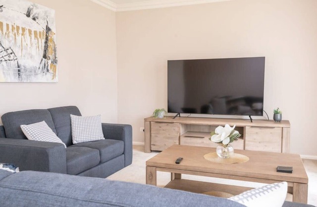Wonderful Windred - Spacious, Comfy, Quiet