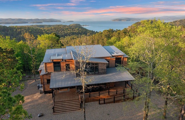 Wonderstruck Cabin✨Stunning Lake View,Private Hiking Trail,<5min Lake,River,Town