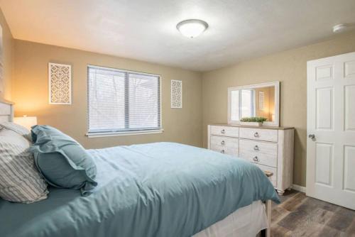 WOOD INN Cozy 2BD over the bridge