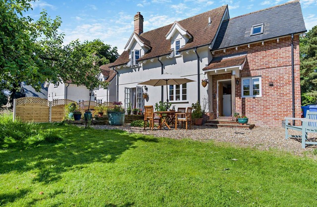 Wood Lodge - Two Bedroom House, Sleeps 4