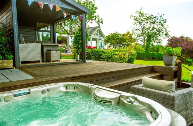 Woodbury: Country house, stunning views & hot tub