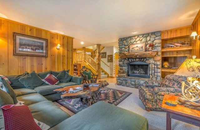 Woodchuck Luxury Lodge Hot Tub & Game Room
