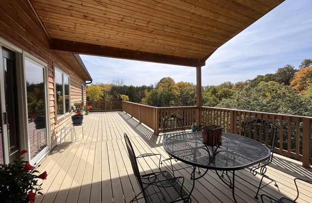 Wooded cottage on 10 Acres to explore and entertain