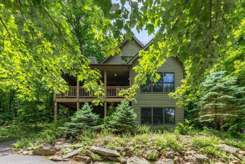 Wooded Mtn. Retreat with Wintergreen Advantage