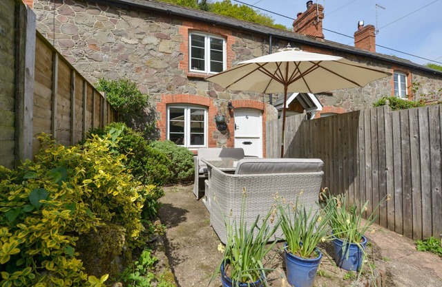 WOODEDGE, pet friendly, character holiday cottage in Porlock