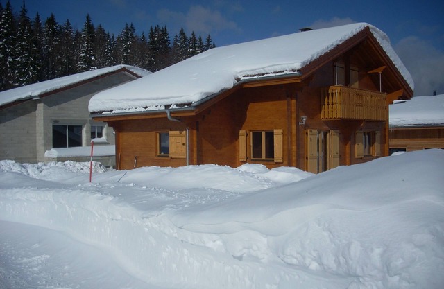 WOODEN CHALET to PREMANOM