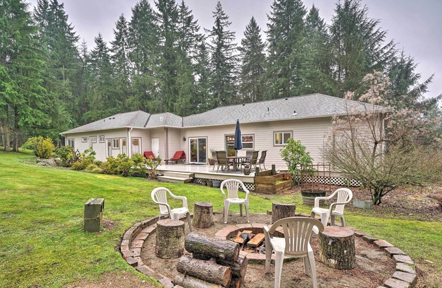 Woodinville Home w/ Furnished Deck & Fire Pit