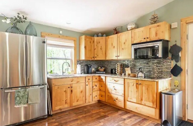 Woodland EcoGreen Guesthouse - Premier Host-Getaway for Two!