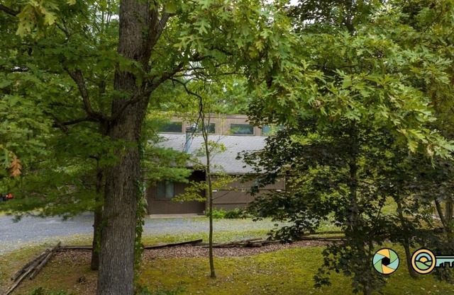 Woodland Retreat (#100A) | Quiet area | Minutes to Bryce Resort!