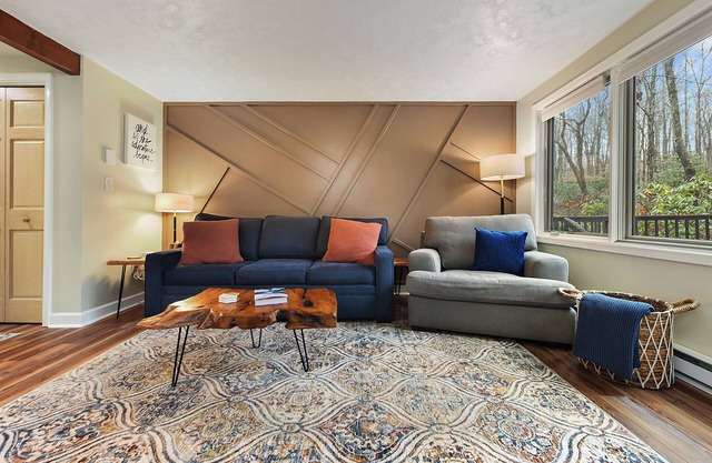 Woodlands Hideaway Cozy Retreat