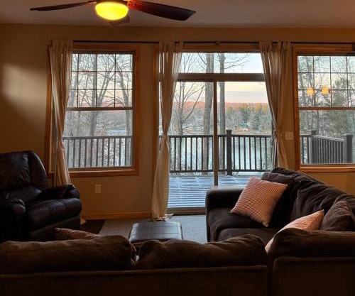 Woodlawn Lakeside Retreat - 2 BR Waterfront Cabin