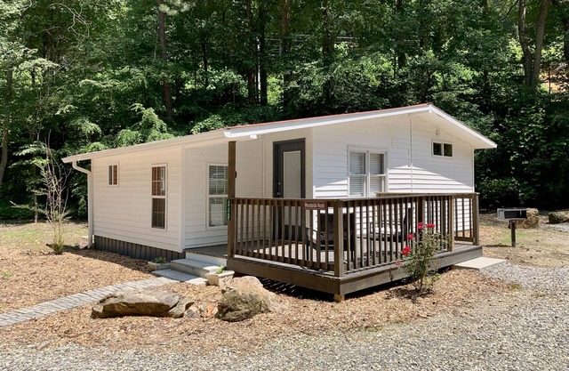 Woodside Nook Cabin at the BHR Farm Village: perfect hiking get-a-way