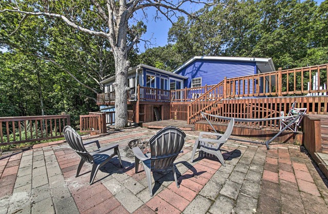 Woodsy Home w/View, 1 Mi to Lake Shelbyville
