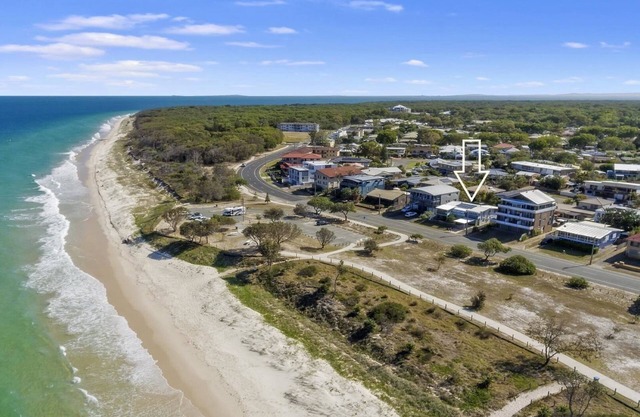 Woorim Beach House with Water Views