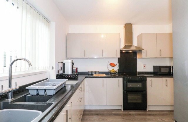 WORDSWORTH, pet friendly, with a garden in Billinge