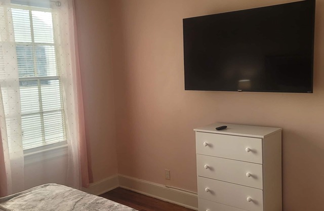 Work & Leisure Oasis, 1BR Flat Close to Amenities