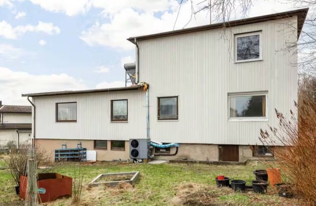 Workers - 10BR - 3 Bath - Parking lot