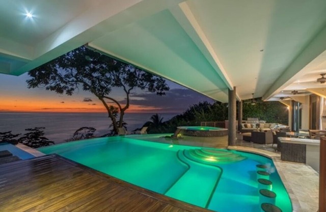 Wow! 5 Bedrooms with insane ocean views!