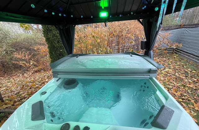 WOW! Coastal Getaway: Hot Tub+FirePit+ Dream Home+