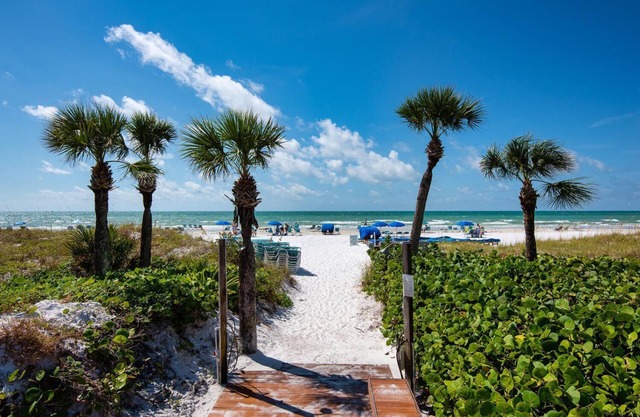 WOW Factor Exceptional Siesta Key Condo in a slice of Paradise on #1 Beach in US