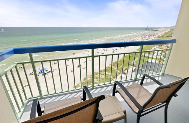 WOW Oceanfront Views Oceans 1016 Corner/Pool/King Stroll to Dining/Grocery/Music