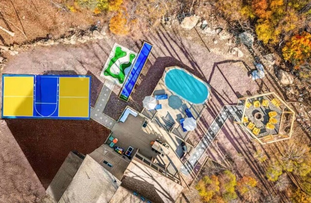 WOW Pocono Private Heated Pool, Pickleball, Hottub
