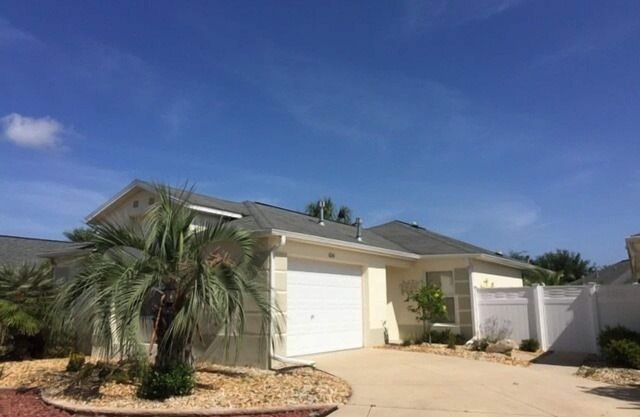 WOW! Professionally decorated 2 Bd 2 Ba Villa close to Lake Sumter Landing