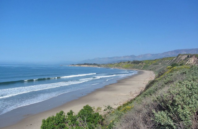WOW! Rincon Point Beach-Pups upon approval, Hot Tub, Gated Community