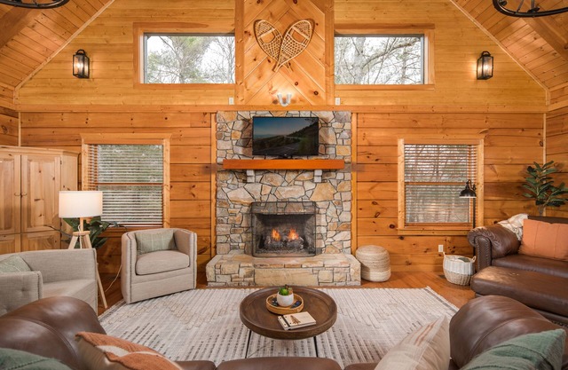 Wrap-Around Porch🏔️Hot Tub ❄️ Firepit🔥 GameRoom🎯