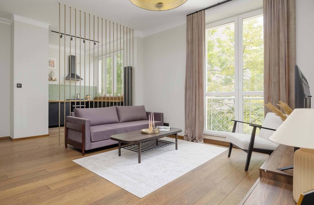 Wspólna 73 | Warsaw | Air Conditioned Apartment | Desk | Bathtub | Center