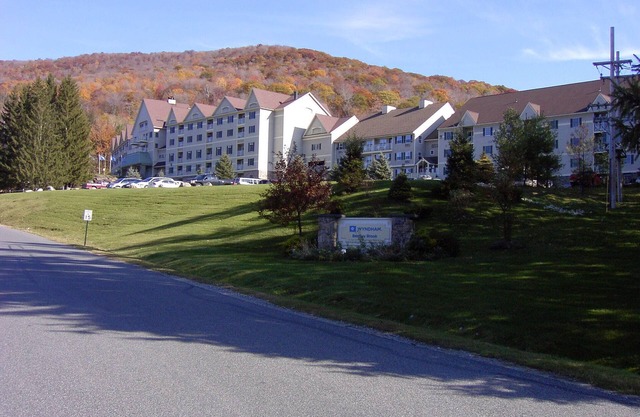 Wyndham Bentley Brook - Jiminy Peak ski in/out sleeps 8, 2 bedrooms 2 baths