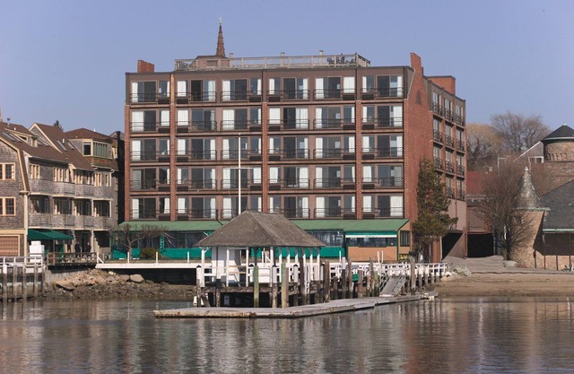 Wyndham Harbor Front Resort in downtown Newport, One Bedroom Suite