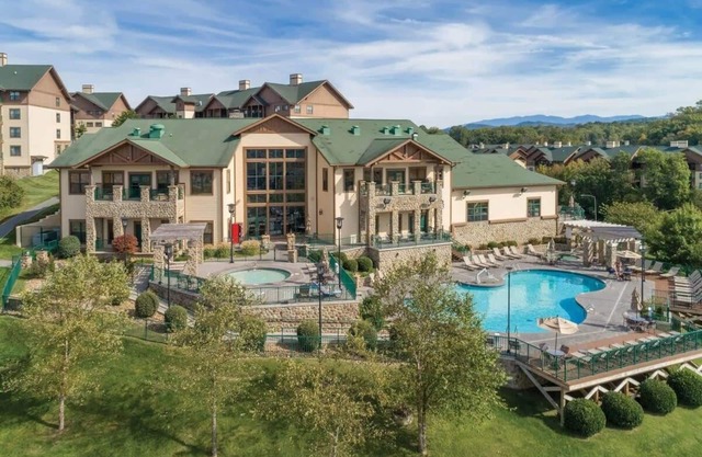 Wyndham Smoky Mountains|1BR/1BA Balcony King Suite