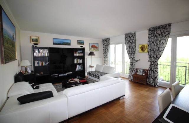 XL apartment for 6 + 3 Bedrooms, 2 BR with a view on PARIS