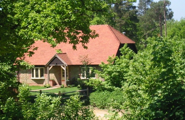 Yaffle Cottage. Home comfort in an idyllic woodland location