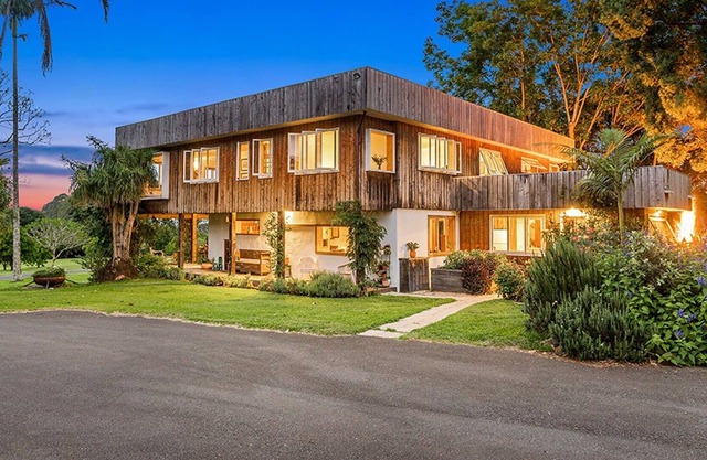 Yalbaruba, Byron Bay