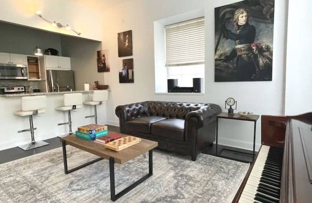 Yale Modern Downtown Chateau