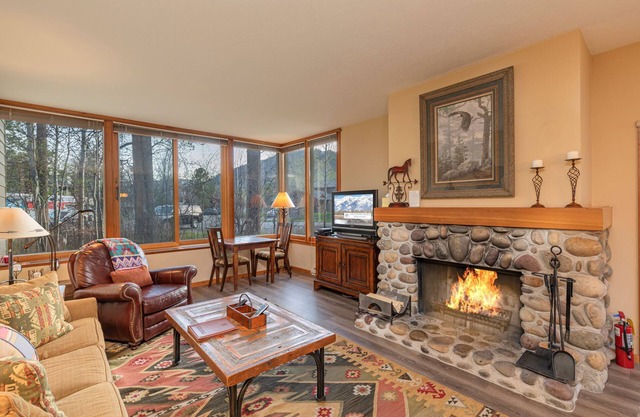 Yampa 2414: The Aspens-Beautiful Sunny 1st Fl Condo-Large Family Rm
