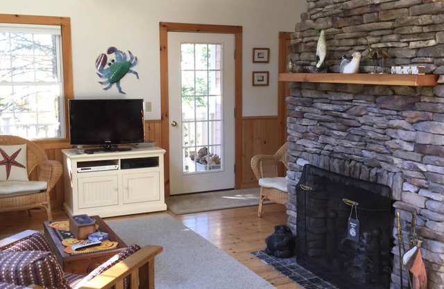 Year Round Charming & Cozy Cottage at Ocean Point