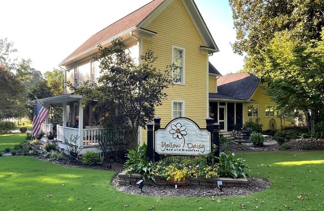 Yellow Daisy Bed and Breakfast