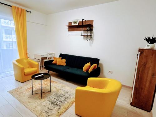 Yellow Dawn Modern Flat in Quiet Area with Garage Parking and Self Check-In