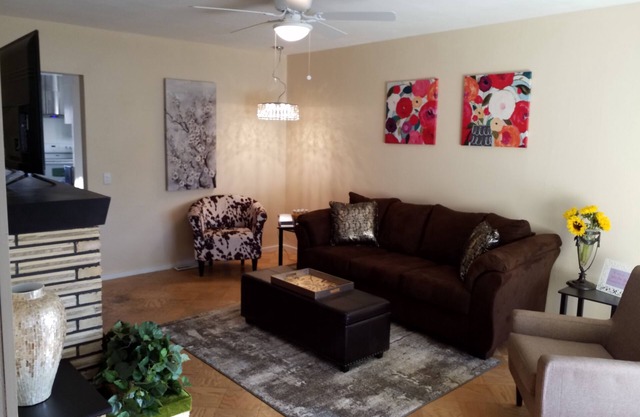 YELLOW PINE HOUSE, 3 BEDROOM KING-QUEEN