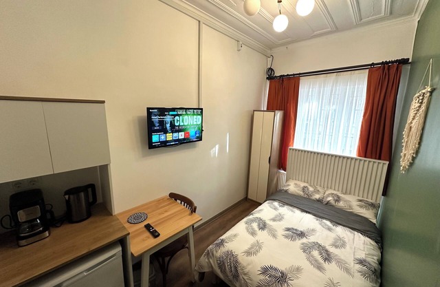 Yellowhouse Room 1
